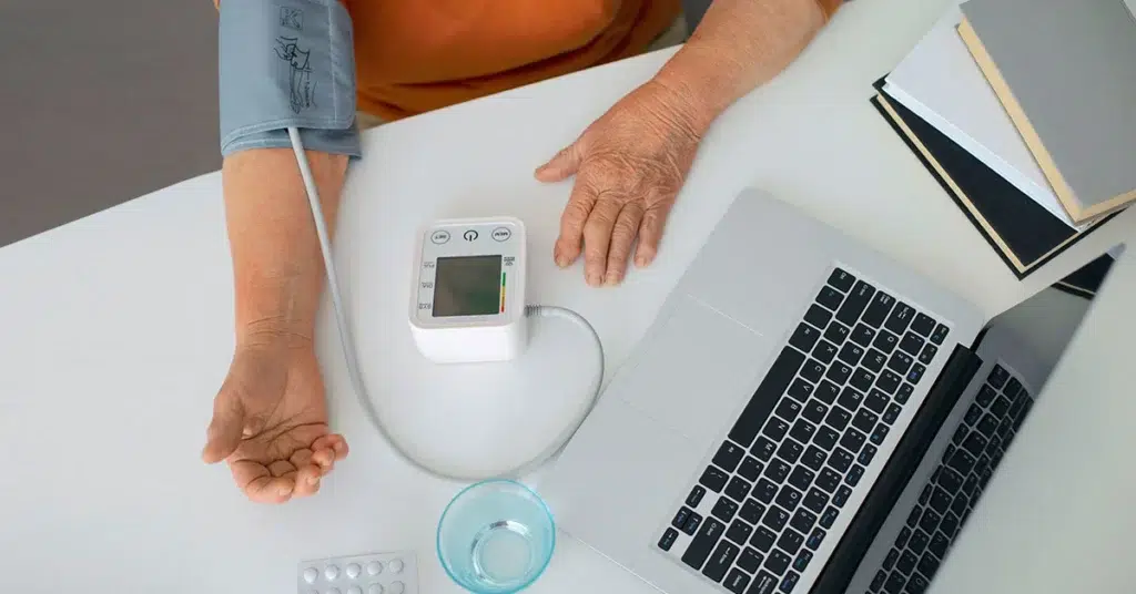 5 early signs of heart blockages high bp sedentary work desk job